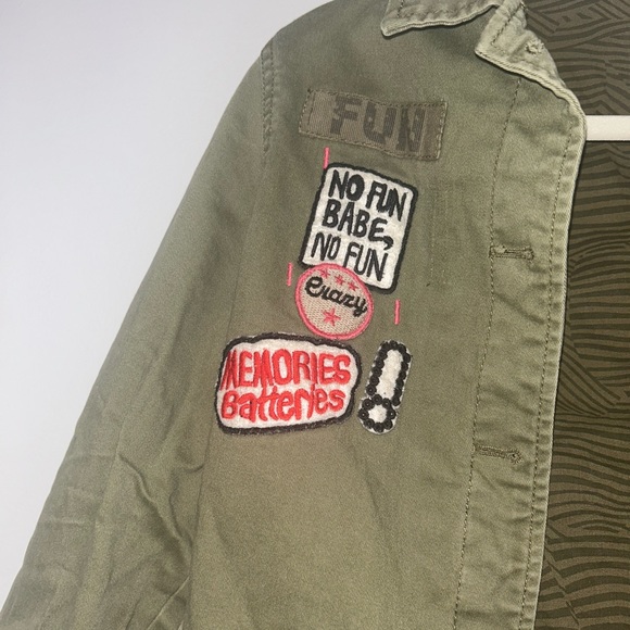 ZARA army jacket w/ patches so trendy & cute! Check out video for details! 9/10 - Picture 4 of 9